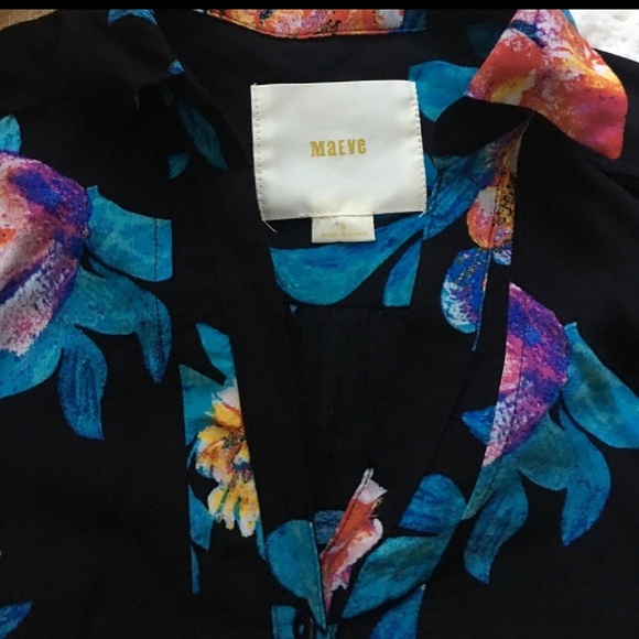 Anthropology Maeve Button Down - Picture 2 of 6